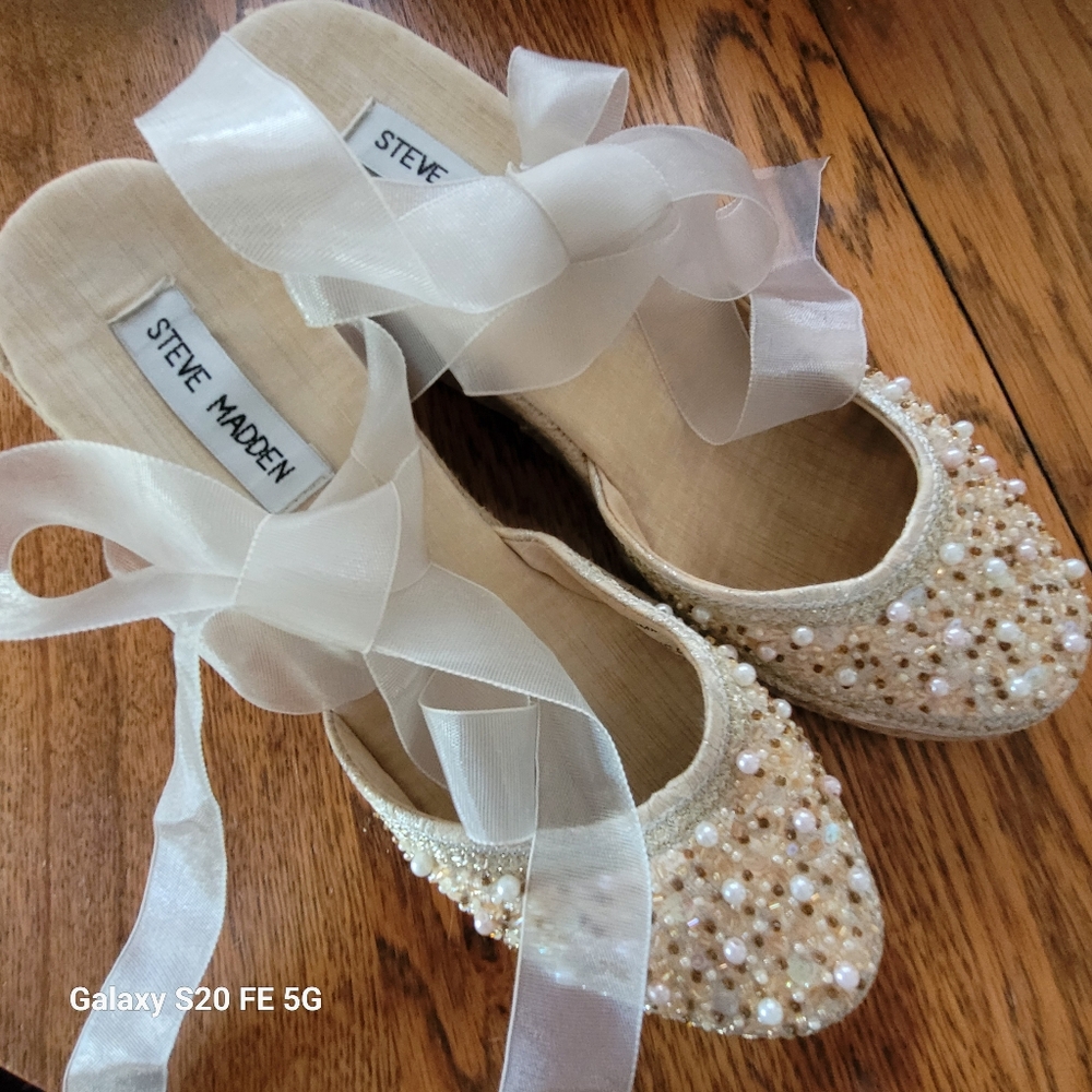 Steve Madden Cream Beaded Sandals